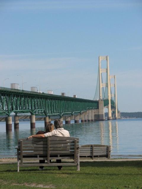 Parkside Inn Bridgeview Mackinaw City Eksteriør billede