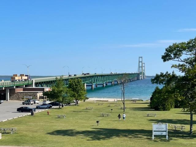 Parkside Inn Bridgeview Mackinaw City Eksteriør billede