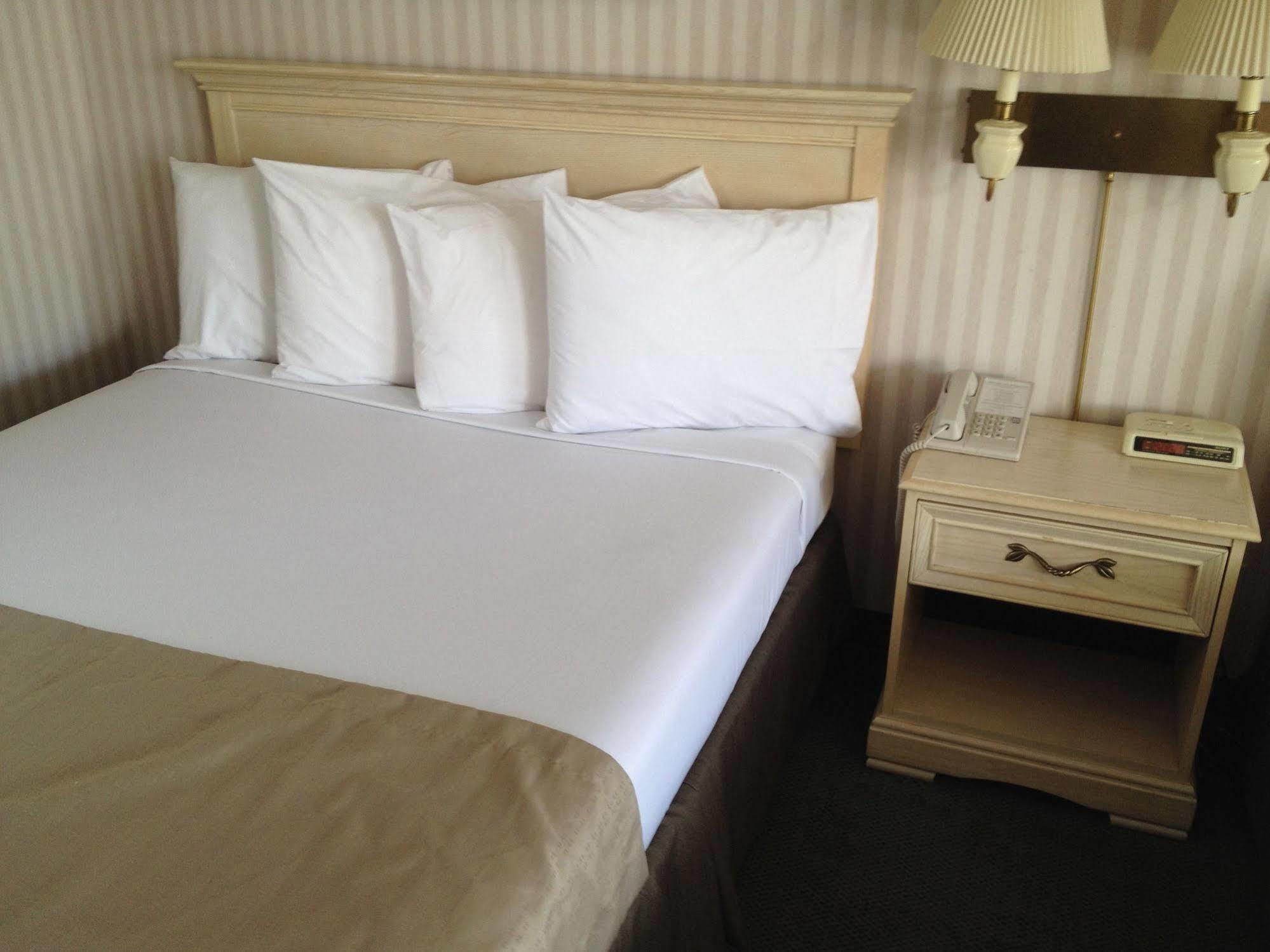 Parkside Inn Bridgeview Mackinaw City Eksteriør billede