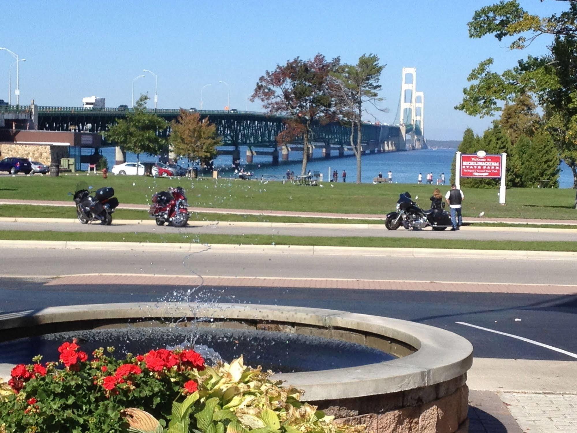 Parkside Inn Bridgeview Mackinaw City Eksteriør billede